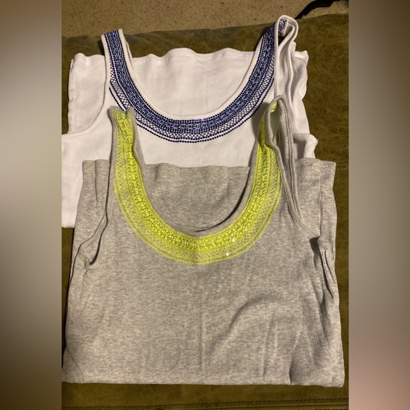 (3) Victoria’s Secret The Tee Shop Embroidered Tank Tops Sz L - Picture 3 of 8